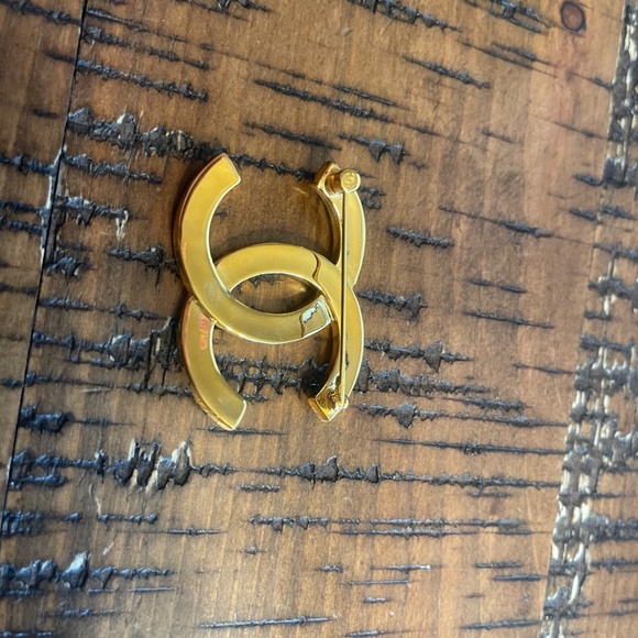 Chanel Brooch/Pin - Picture 3 of 5